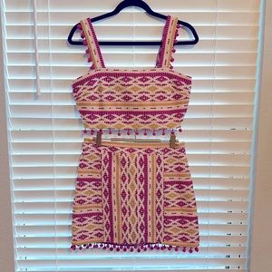 SAYLOR Sz M 2 pc set *pom Pom & detailed stitched linen*